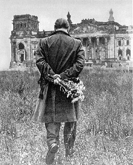 http://www.em-remarque.ru/images/foto/Erich-Maria-Remarque-1.jpg